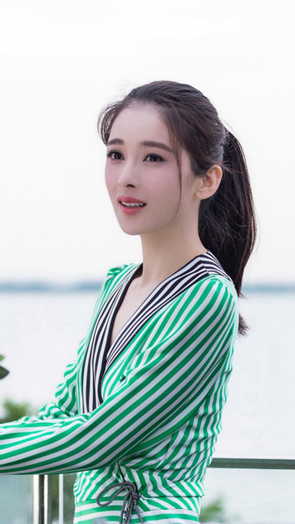 女神赵樱子,优雅精致脸蛋,给人一种怦然心动的感觉!