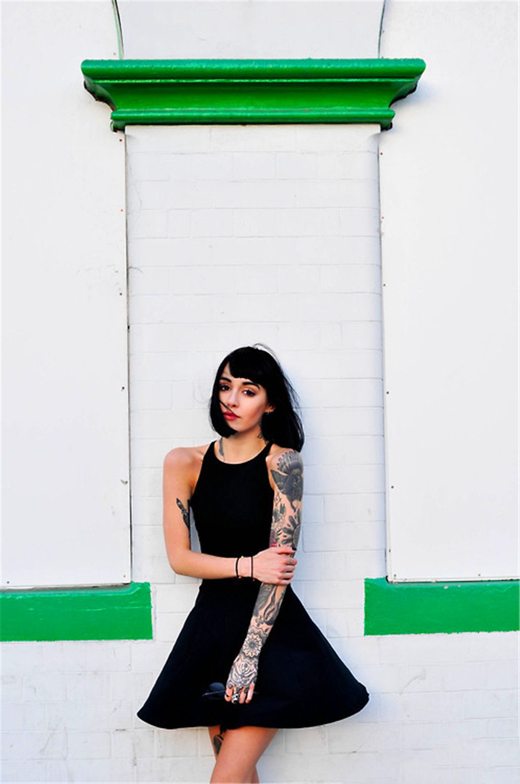 三位摩登女郎,简直就是时尚界的弄潮儿,每一位都光彩夺目,明媚动人