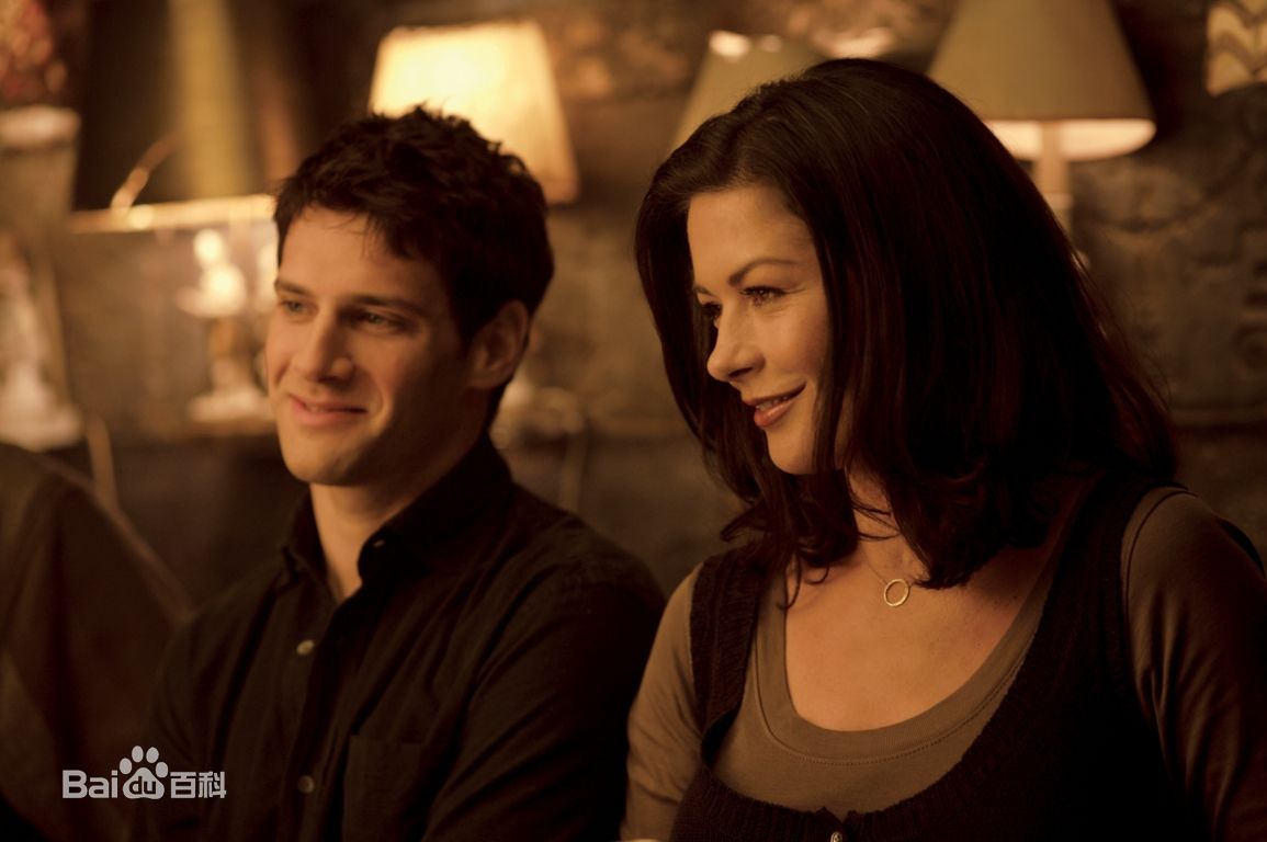 《姐弟恋》:40岁的凯瑟琳·泽塔-琼斯,仍有无人能及的美艳!