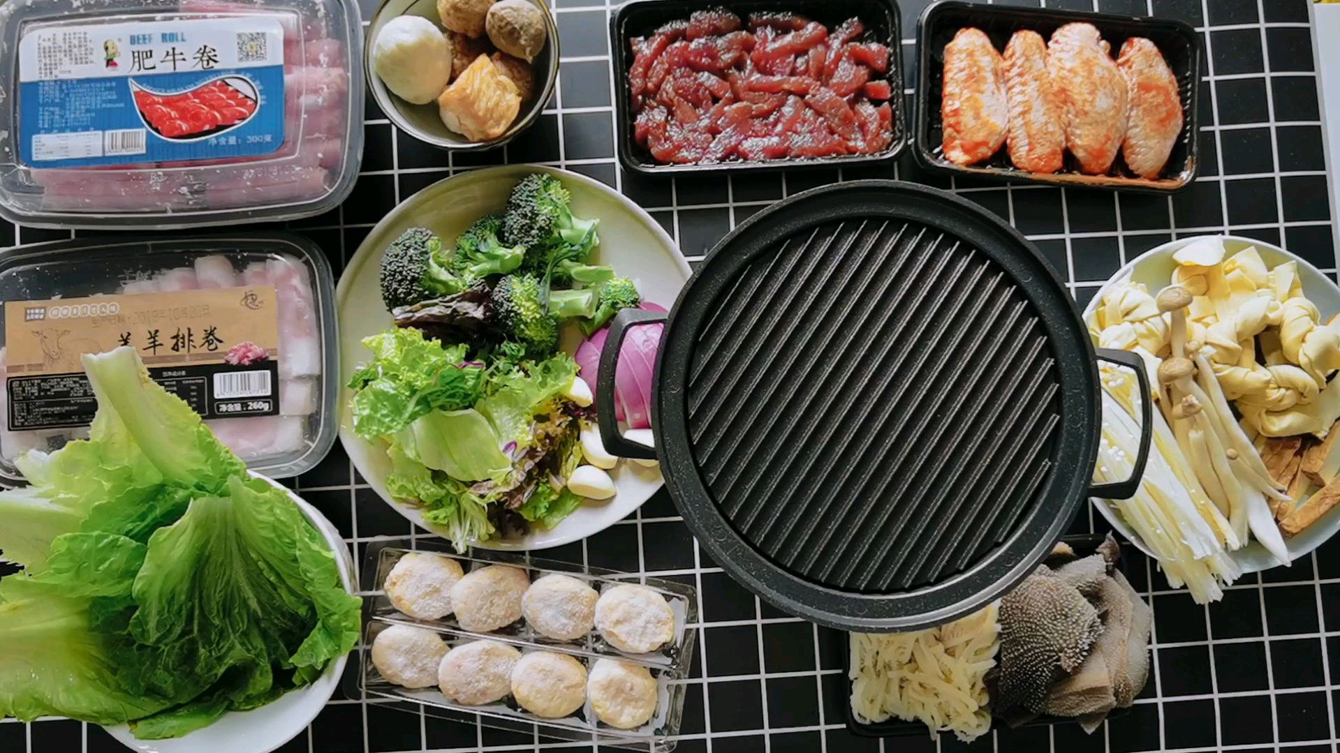 这么嗨的烤肉都是一个人吃,满满食材都在这里,想吃什么就吃什么