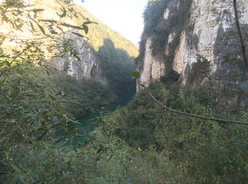 贵阳暗流河与羊皮洞瀑布