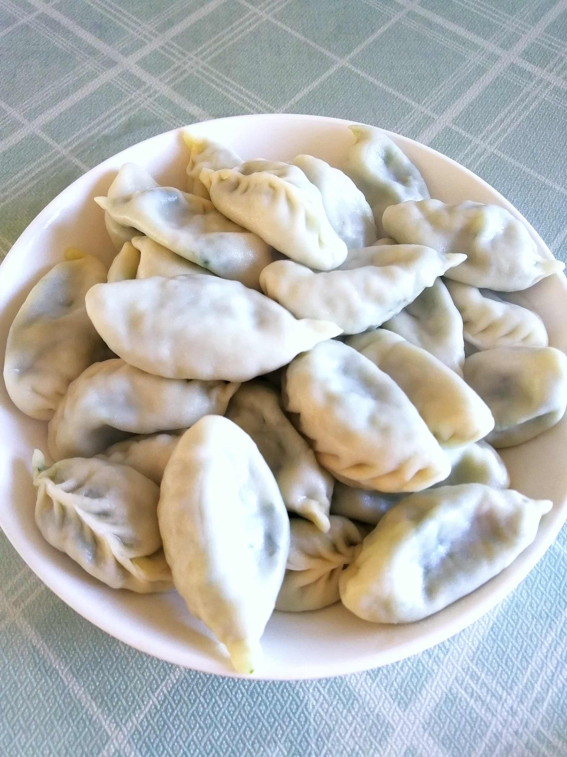 韭菜饺子怎样做才好吃,有人说加虾皮,有人说放鸡蛋,其实都不对