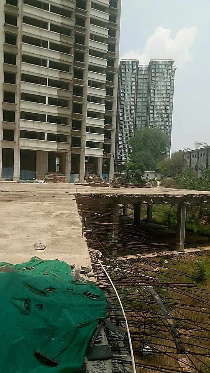 河南南阳大面积楼盘烂尾 久拖未决难题扎堆