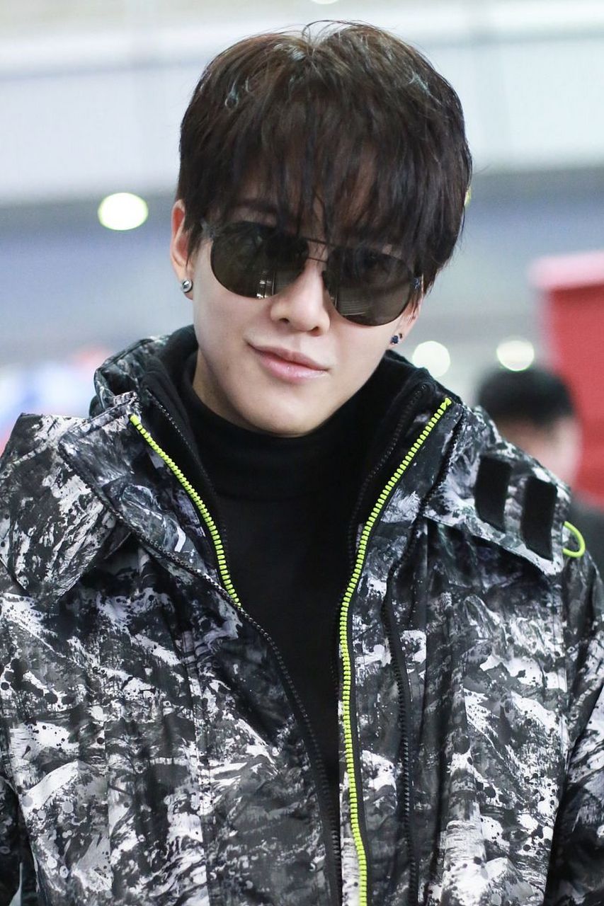 泰国男星mike(麦克·荣)近日针对前女友sarah(莎拉)提起诉讼.