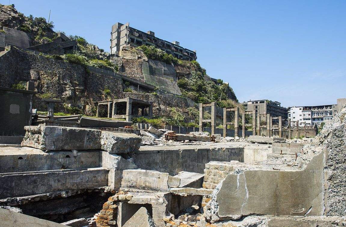 日本一座废弃的小岛,遍布高楼却无人居住,如今成了"鬼岛"!