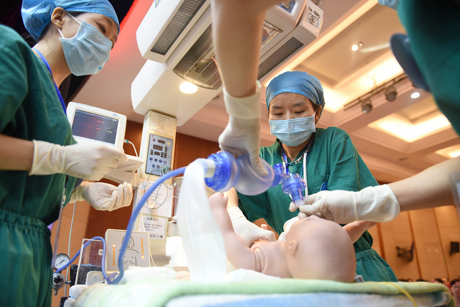 儿童和成人在生理结构,药代动力学和药物敏感性等方面存在很大的