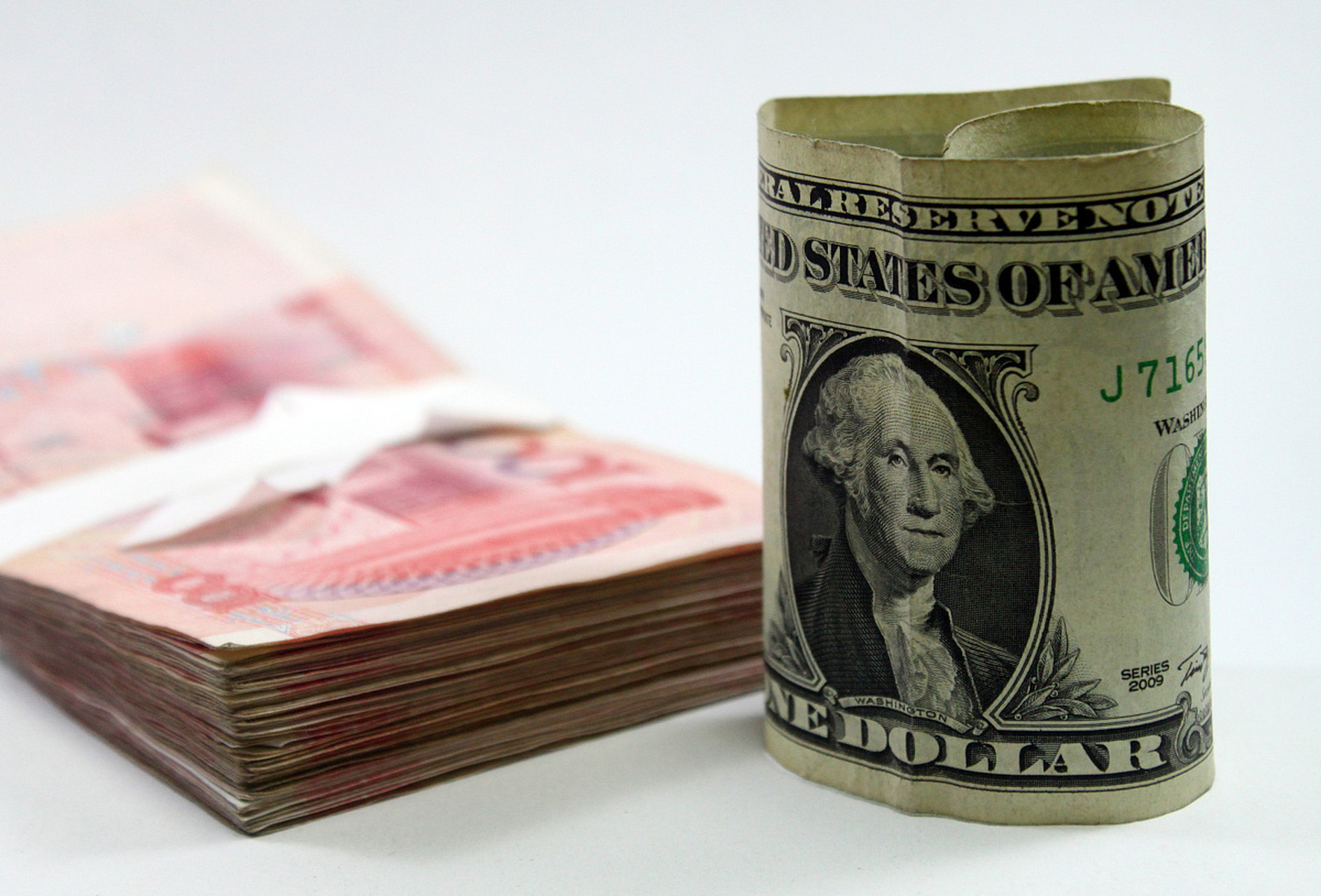 近日,桥水公司创始人达利欧表示,中国未来很可能会抛售7000多亿美债