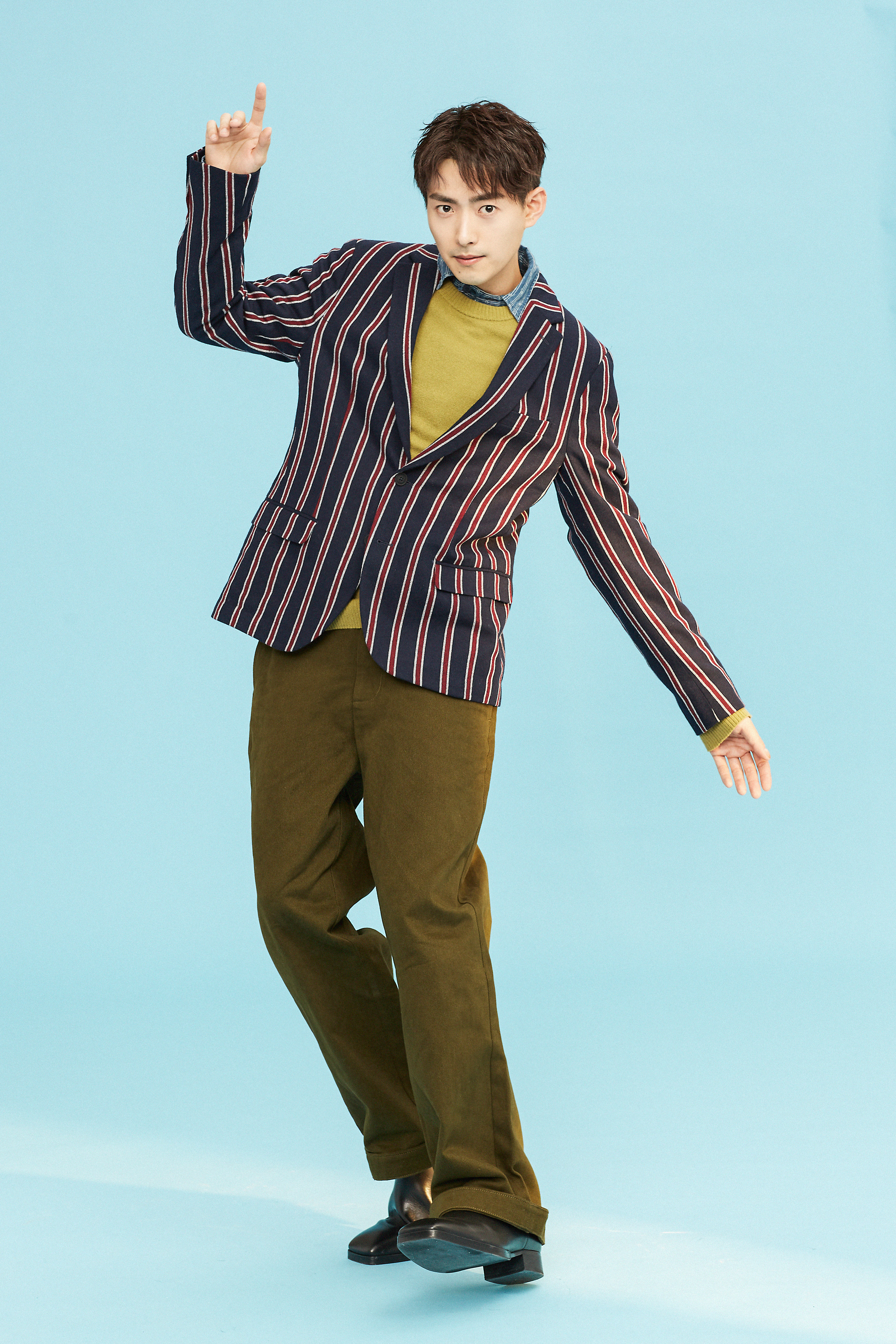 崔航气质写真来袭 带你重回复古时光