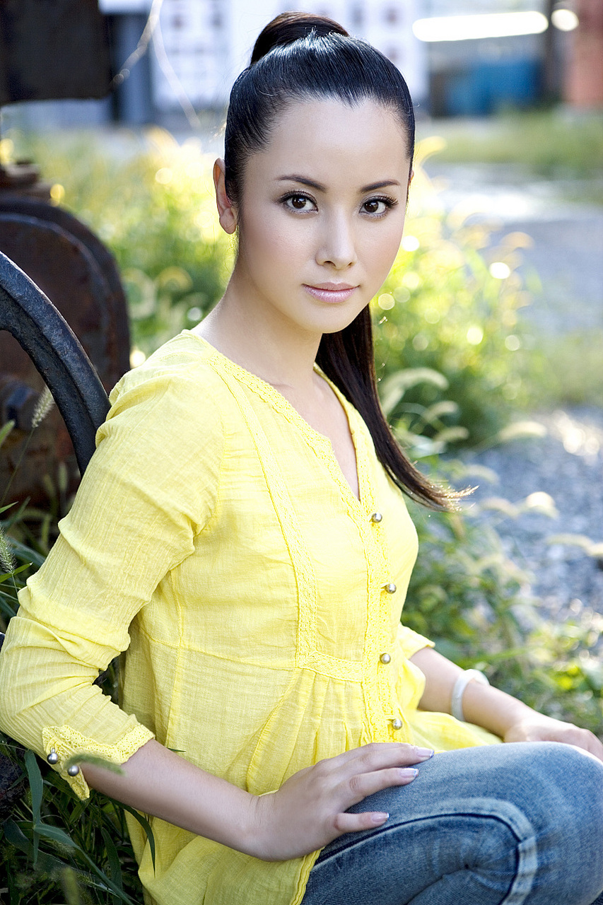 杨明娜,是一个上海妹子,从小就有着对歌剧的痴迷,长大后更凭借那
