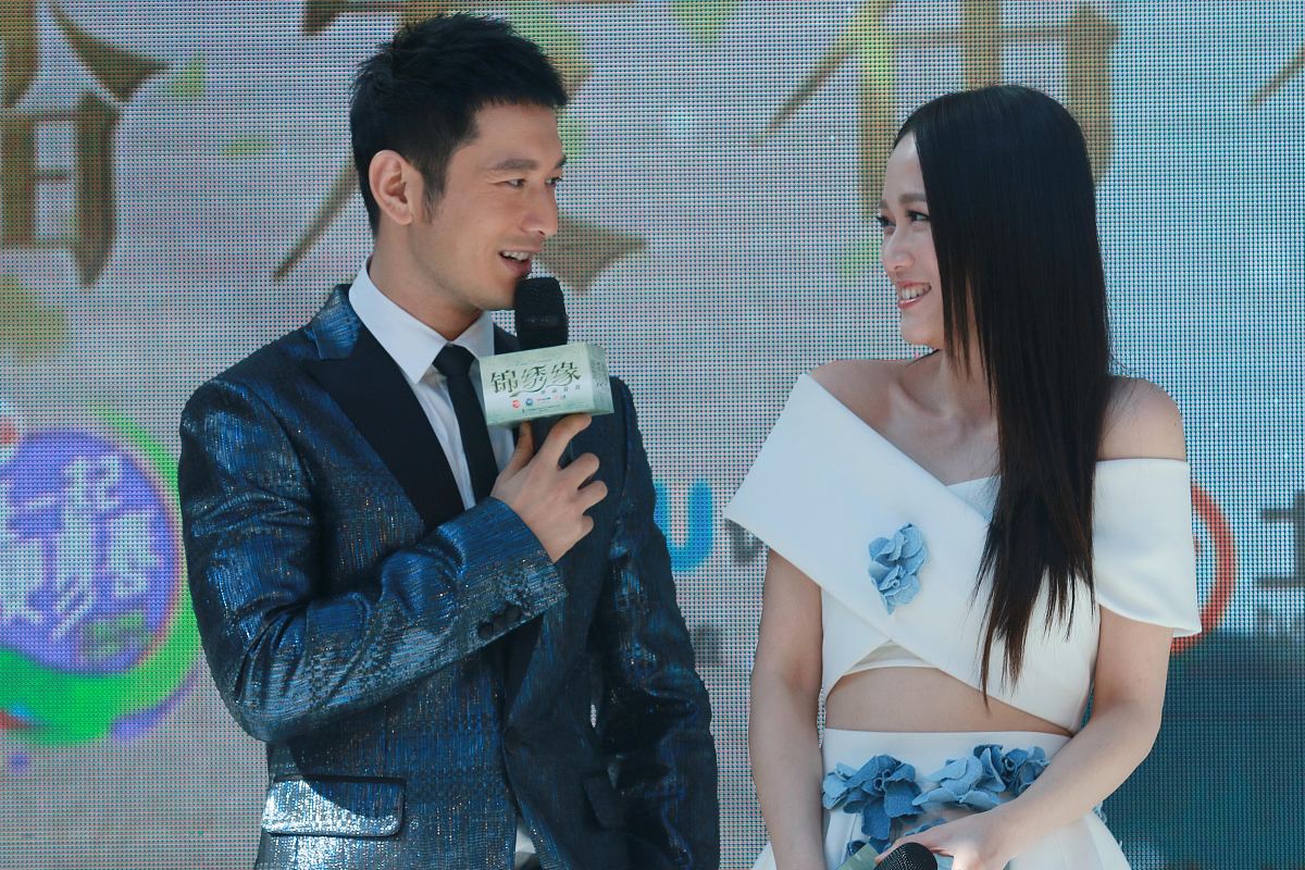 黄晓明官宣新恋情,真是个大胆的举动!爱情不就是要坦诚相待吗?