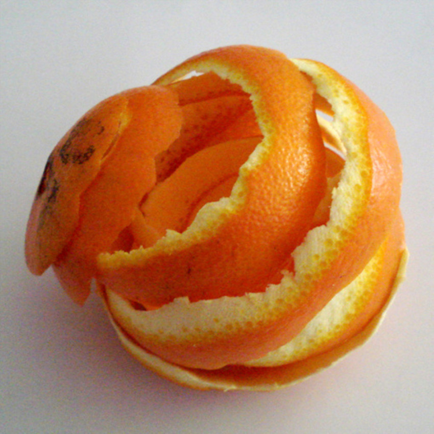 吃完橘子别扔皮,用这种方法,橘子皮能帮你解决很多小麻烦