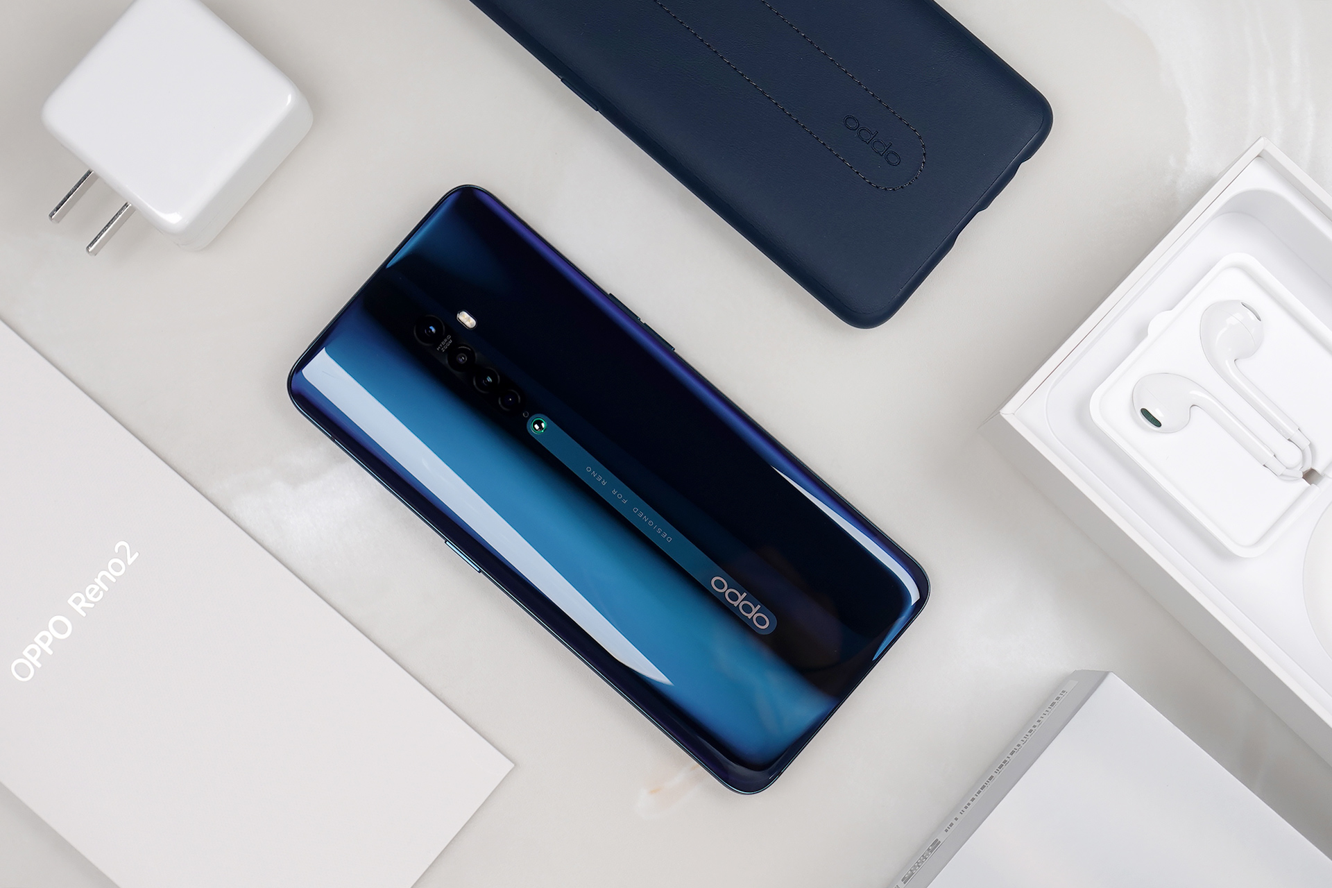 6.5英寸全景屏 神秘光影变幻背面 oppo reno2海洋之心图赏