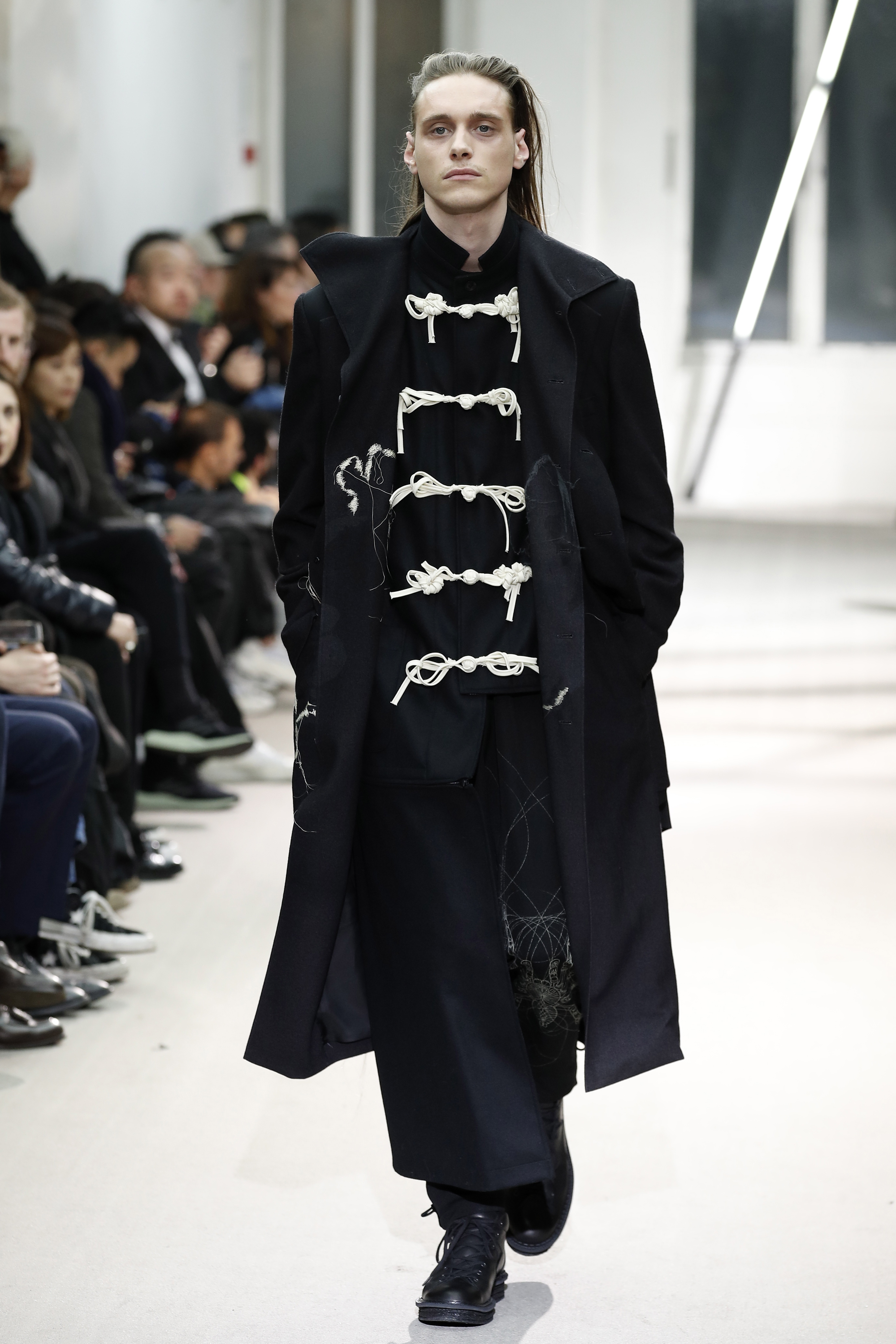 巴黎男装周——山本耀司发布秋冬男装