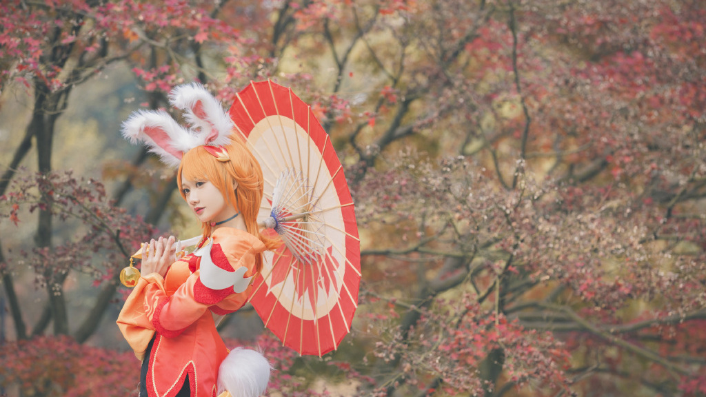 王者荣耀公孙离cos:红叶最多情,一舞寄相思