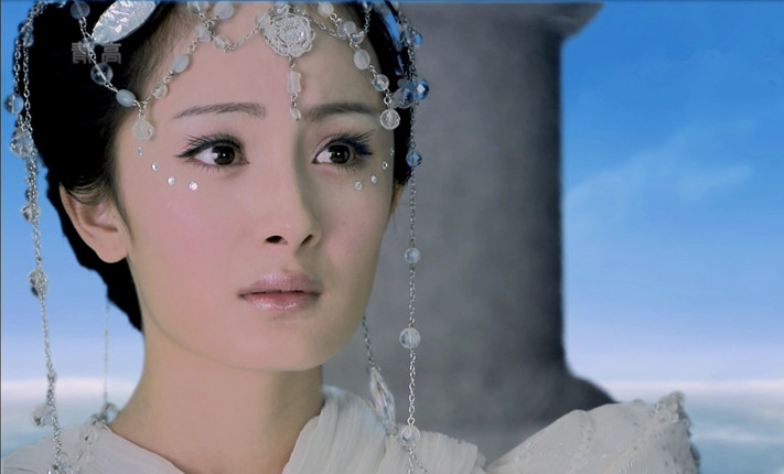 第一个:贾青,古装剧中眉心坠,简直美翻了