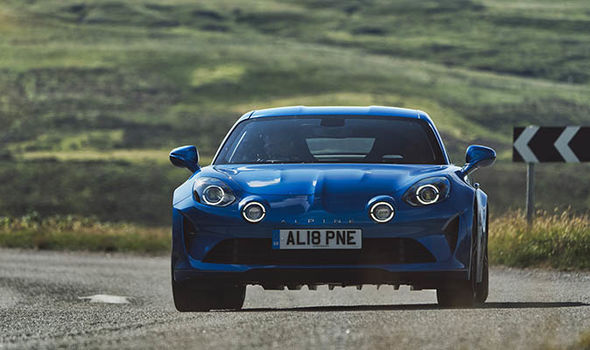 汽车:雷诺阿尔卑斯,实用,是一款具备轻量级风格的车!