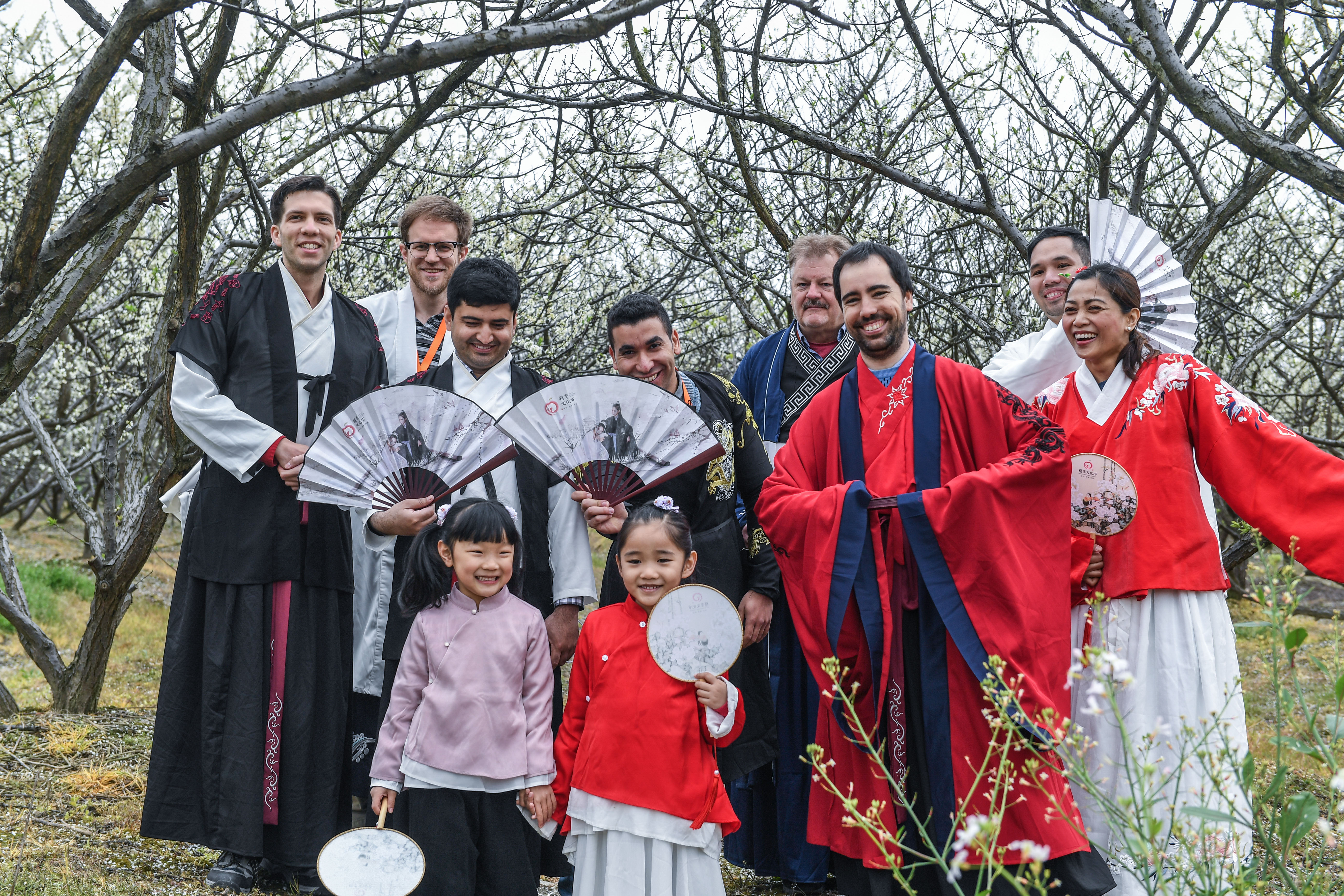 外国友人"穿汉服 赏春色"(11)