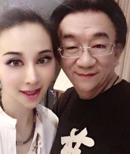 侯耀华第二任妻子图片