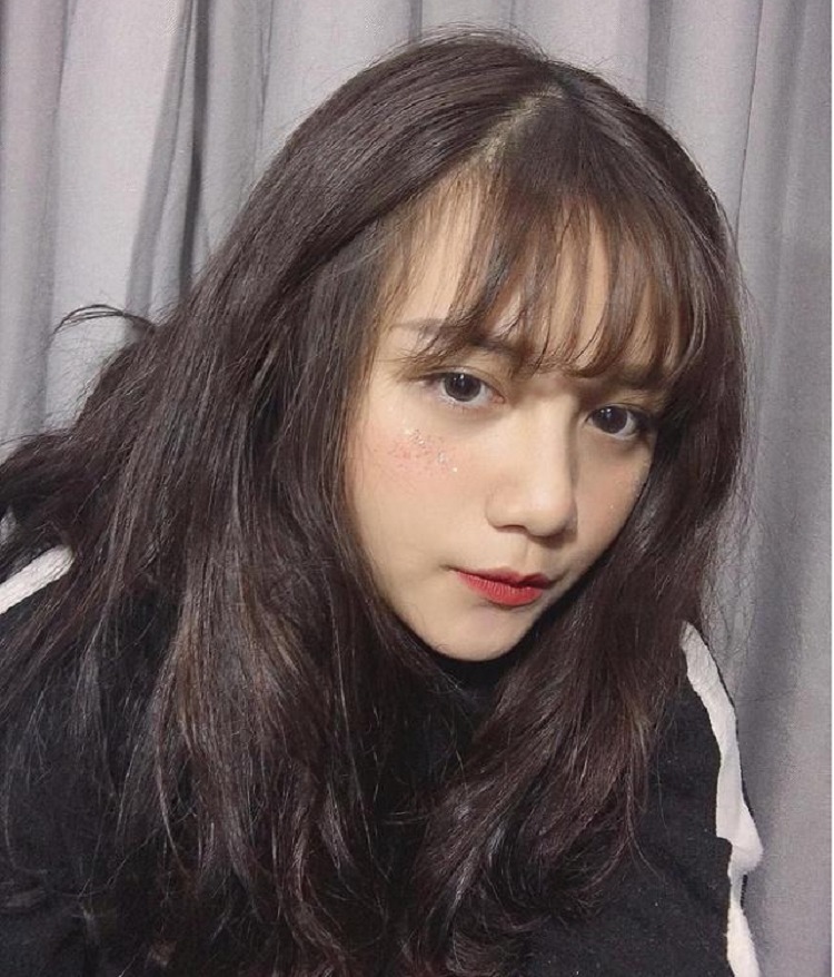 17岁女高中生穿校服走红,颜值逆天,网友:仙女本仙!