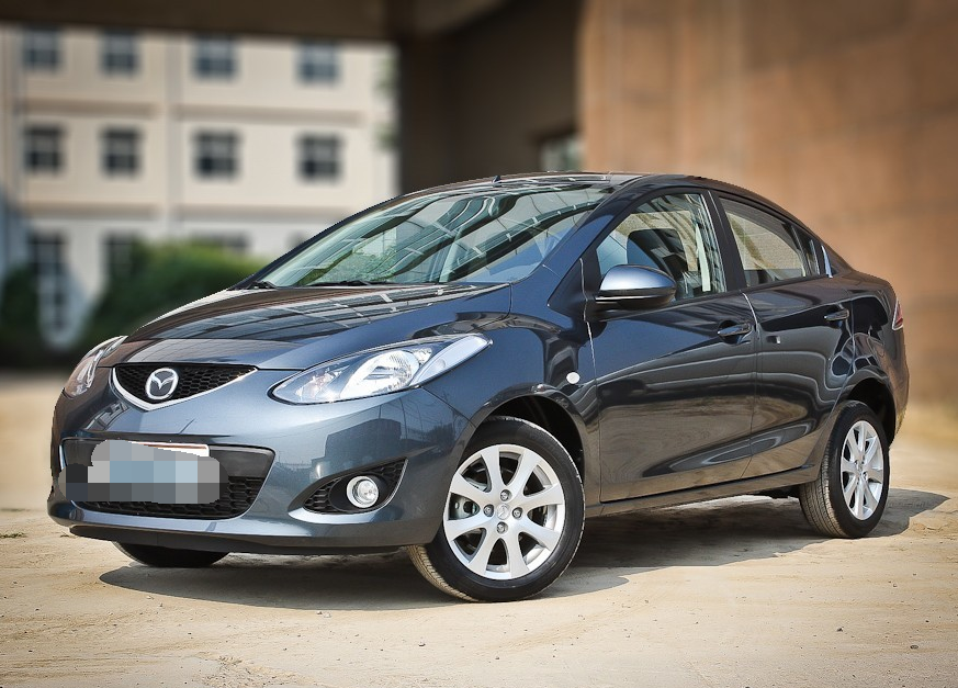 马自达2三厢-1.5l 手动时尚型,回头率非常高,总体比例很协调!