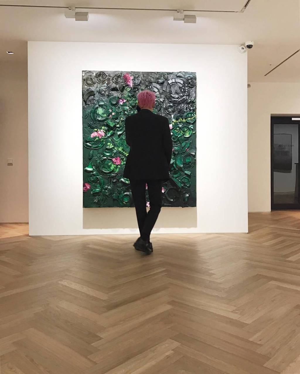 你的背影是我青春的一声叹息 捉不住又藏着故事