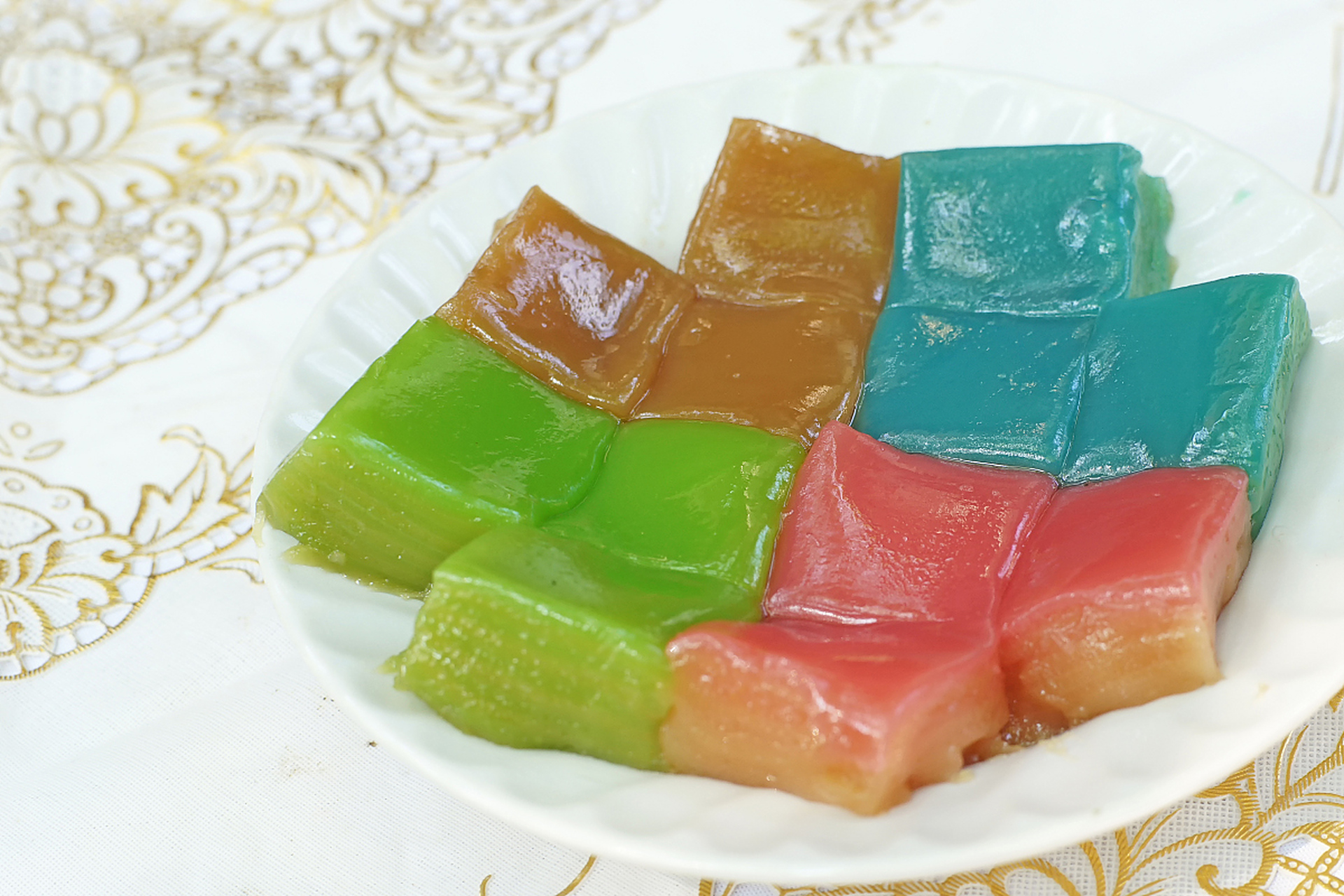 96彩色凉粉是一种色彩缤纷,口感清爽的夏季美食.