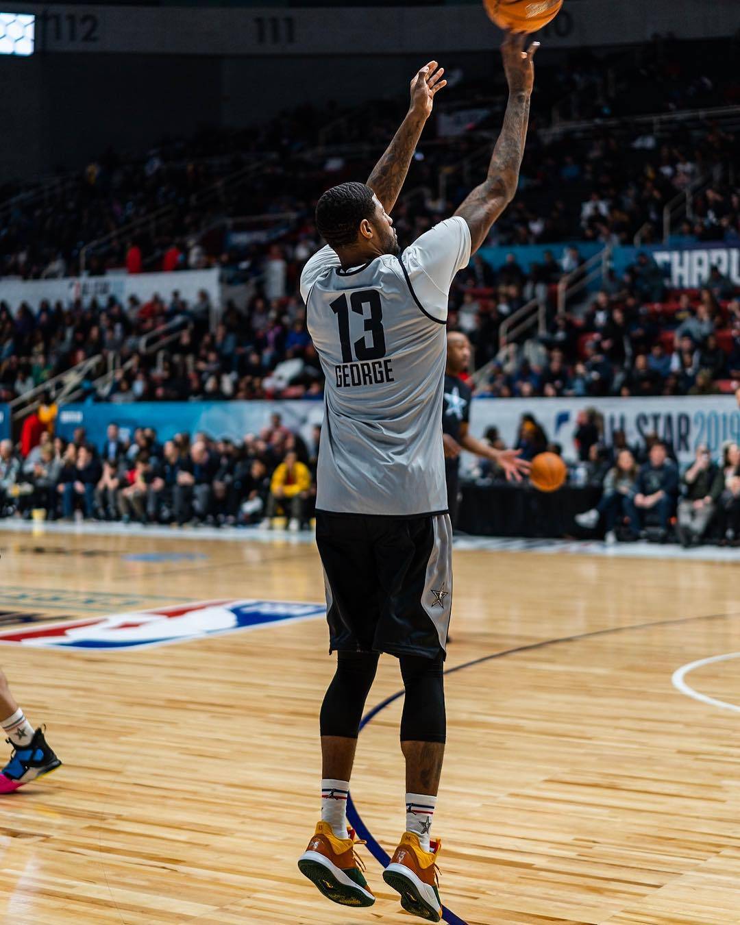 最爱乔治的投篮姿势,美如画