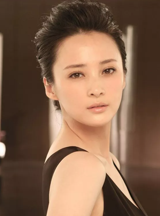 蒋勤勤和孙俪有多像?5张美照中有一个是孙俪,你能找出来吗?
