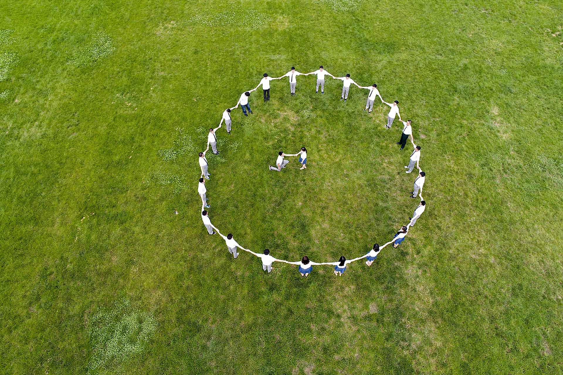 凌晨三点,我被踢出了家族群聊,只因我不肯卖掉婚前