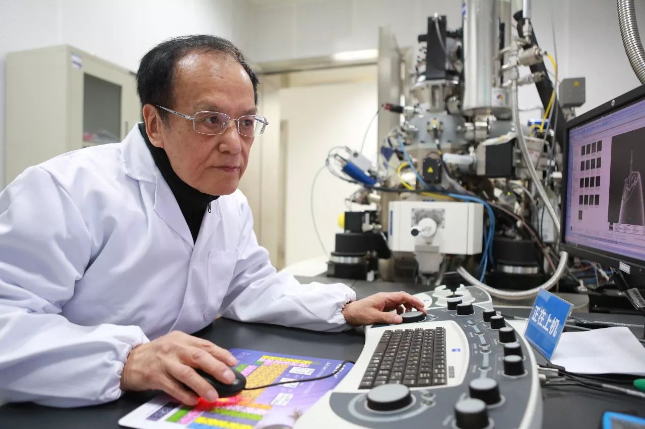 东北82岁科学家立大功,被人称为"火药王",国家重奖500万巨款