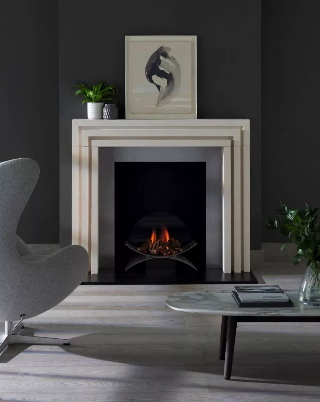 壁炉中的火光太过温暖与灵动,跳动的火焰给予整个空间生气与活力.