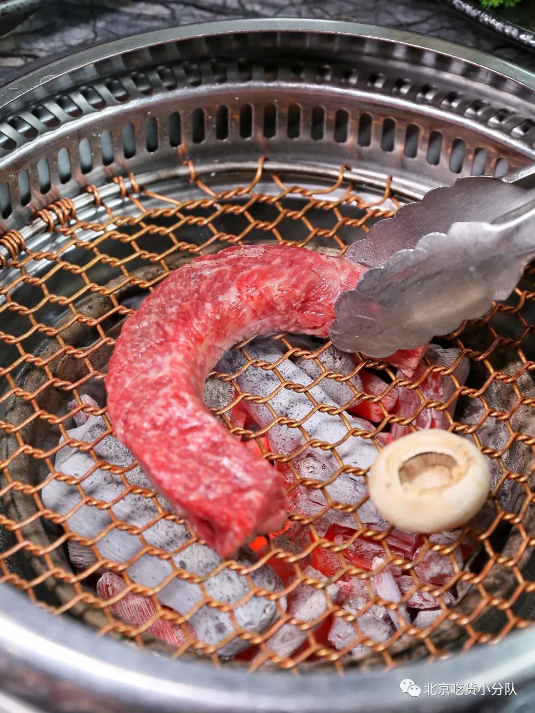 火了八年的烤肉龙,每天最多5份