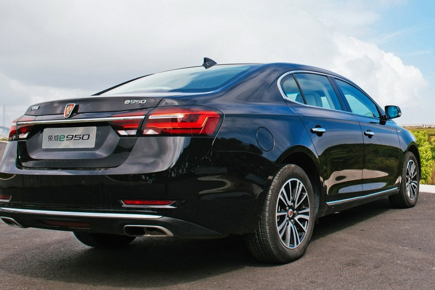 低调奢华有内涵的荣威e950,颇受年轻人欢迎,你们喜欢吗