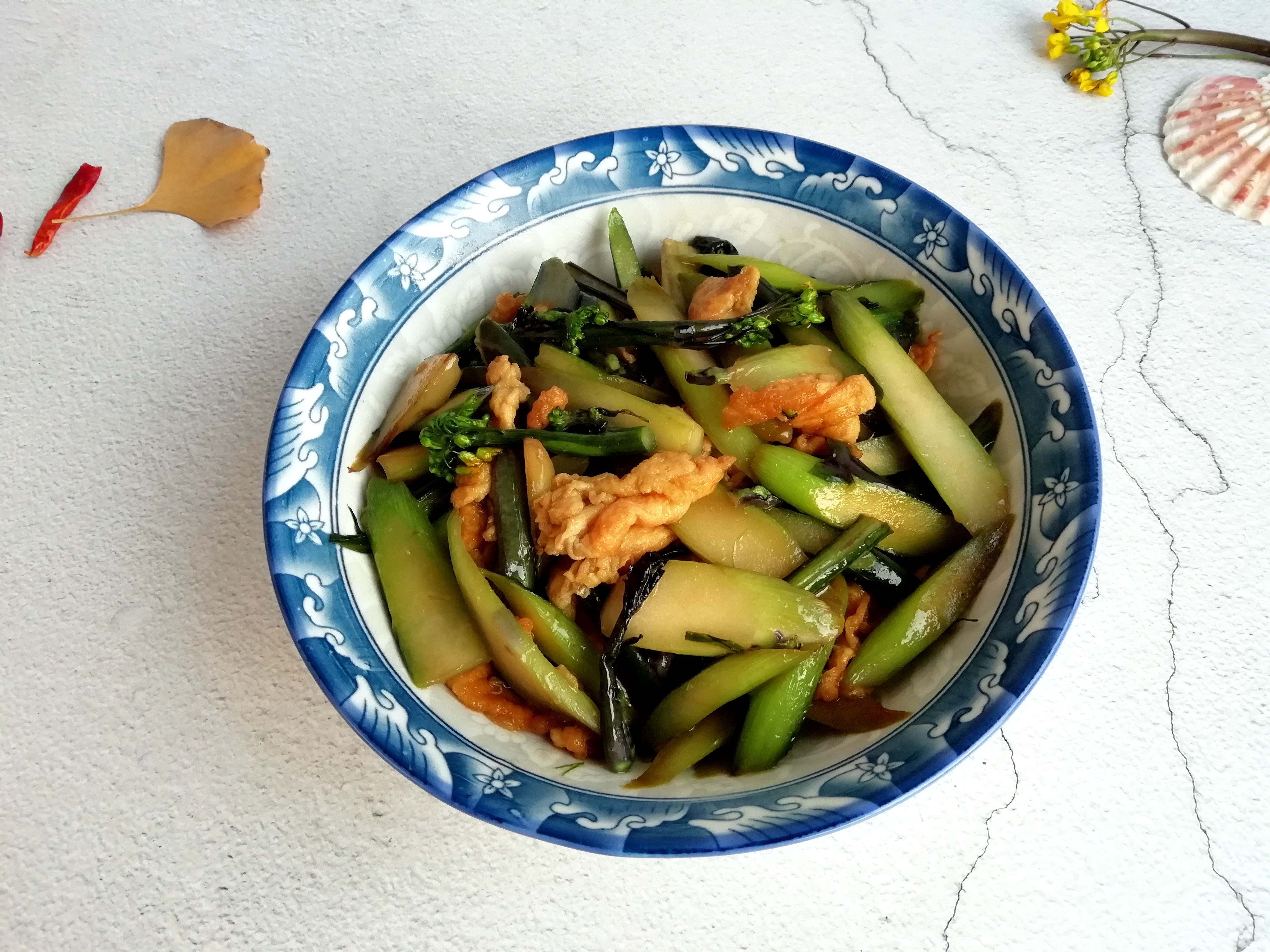 这菜正当时,简单炒一炒比肉香,还能保护眼睛,孩子近视要多吃