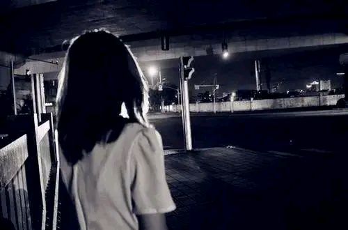 伤感痛心的句子:失去分享的欲望,便是散场的开始!