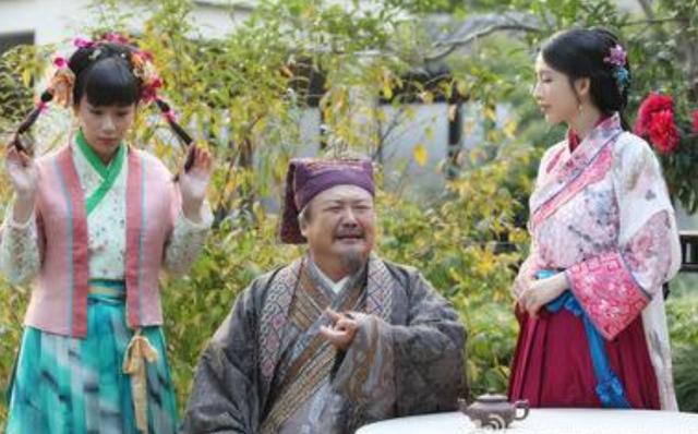 大财主请祝枝山写对联,写完后财主气急败坏,将祝枝山告上了衙门