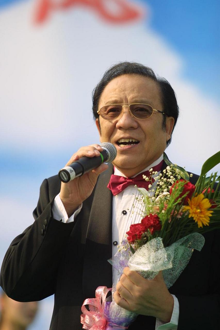 歌唱家杨洪基说,我是标准的大器晚成,五十多岁才出