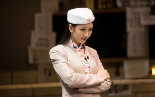 4位同是扮空姐的女星:关晓彤女人味,陈乔恩甜美,而她最惊艳