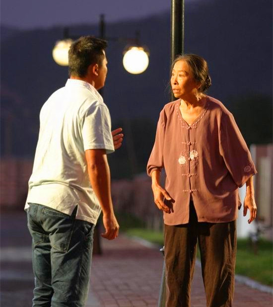 《我的丑娘》中她感动上亿观众,现遭儿子赶出家门!网友:狠心!