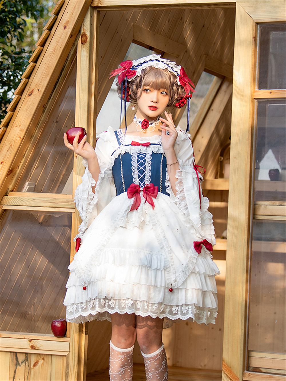 今年lo圈流行一种洛丽塔,叫"白雪姬",华丽显白十级lo娘都爱了