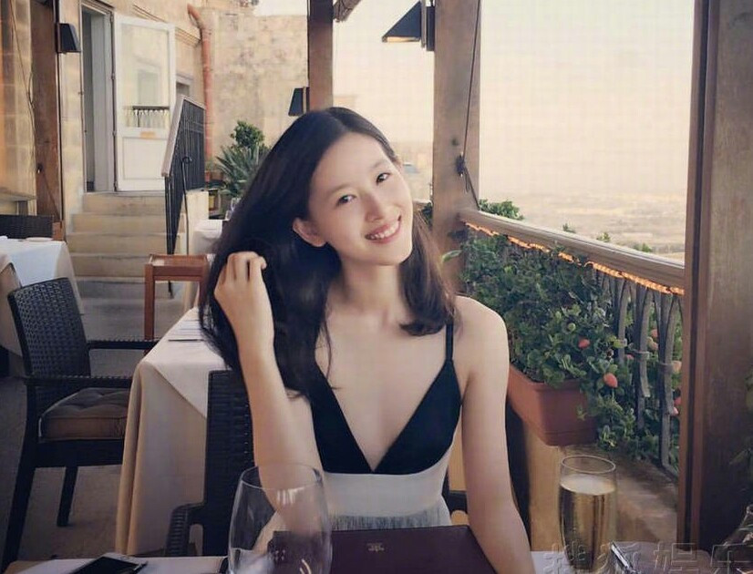 穿上法式少女裙,平胸也好看,章泽天和angelababy气质爆表