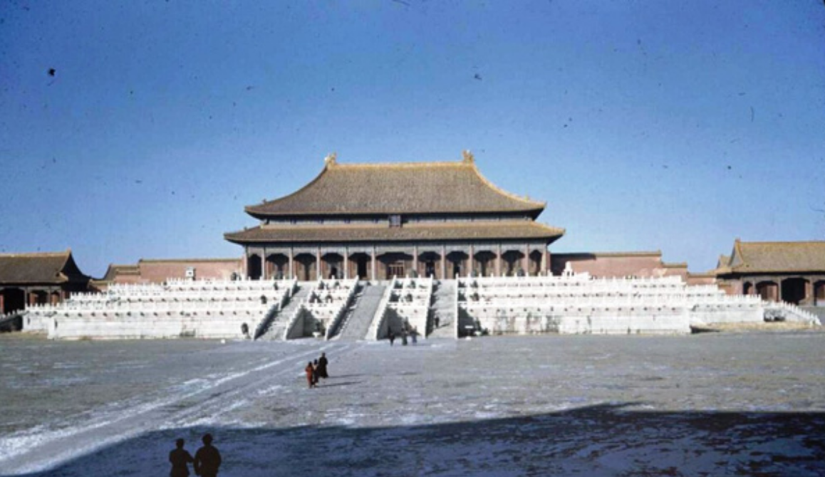 珍贵老照片:1946年的老北京,图4为冷清的太和殿前广场