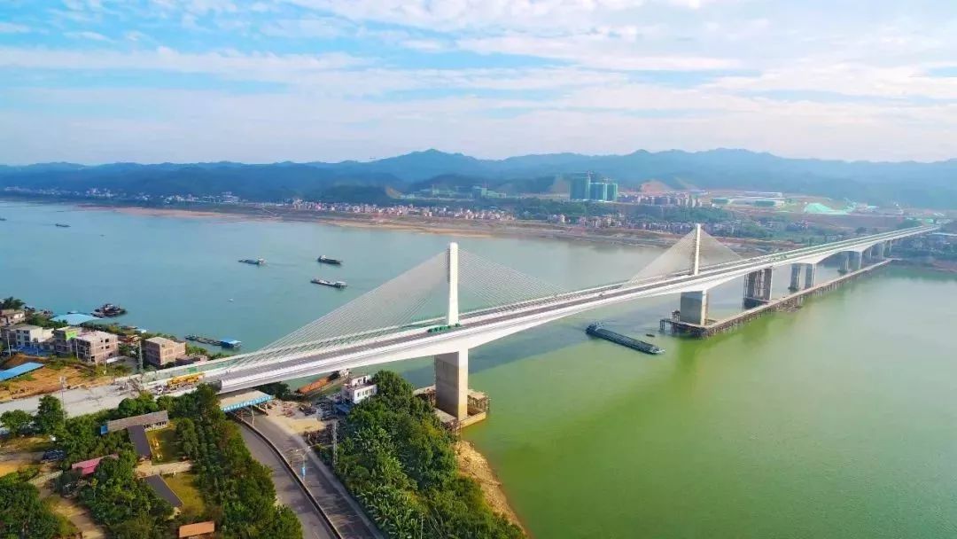 市环城高速公路扶典口西江特大桥 来源/梧州电台fm1075,梧州市交通