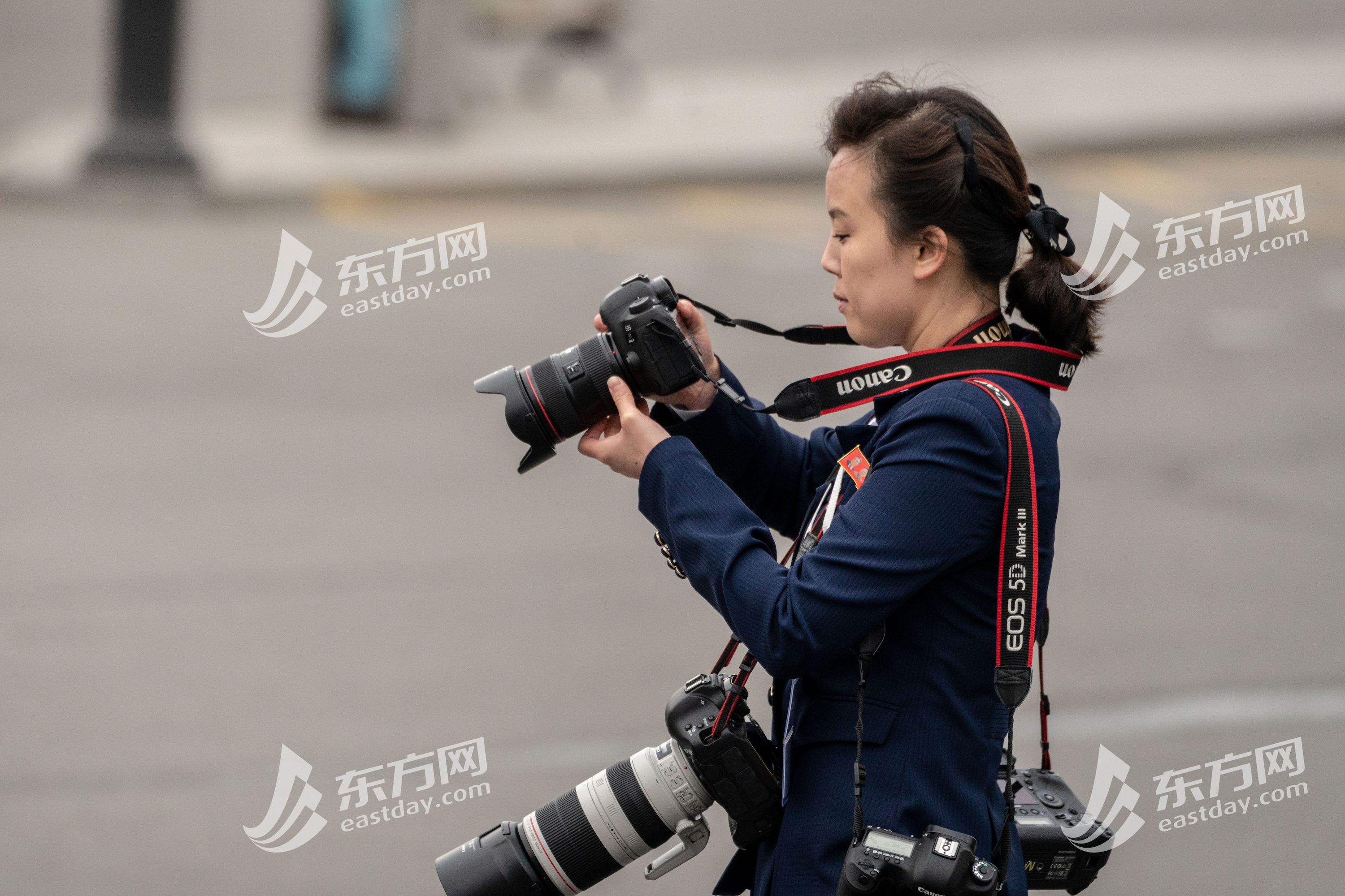 手记:"金普会"上的朝鲜女摄影记者