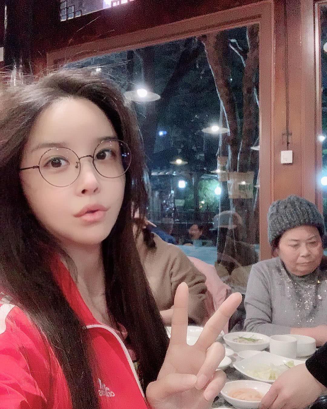韩国最美变性艺人河莉秀近照曝光 43岁却越活越年轻少女颜逆天