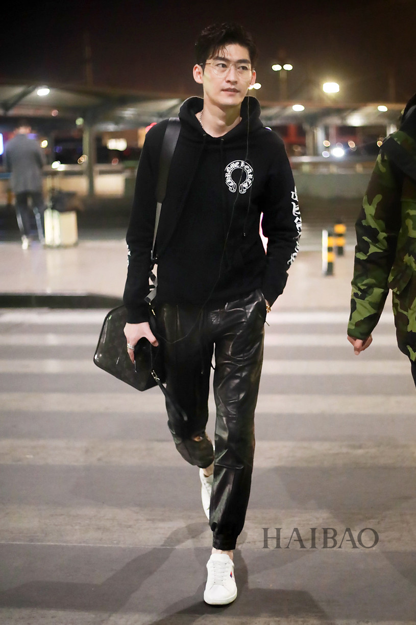 "2018海报街拍instar"候选人张翰的全年街拍合辑:简约时髦,天生的衣