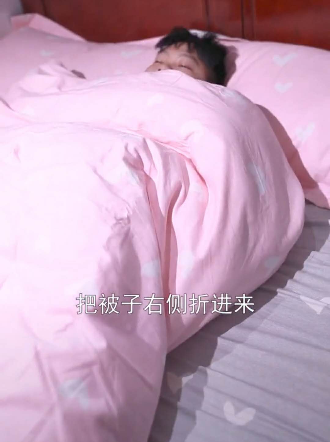 一个人盖被子睡觉图片图片