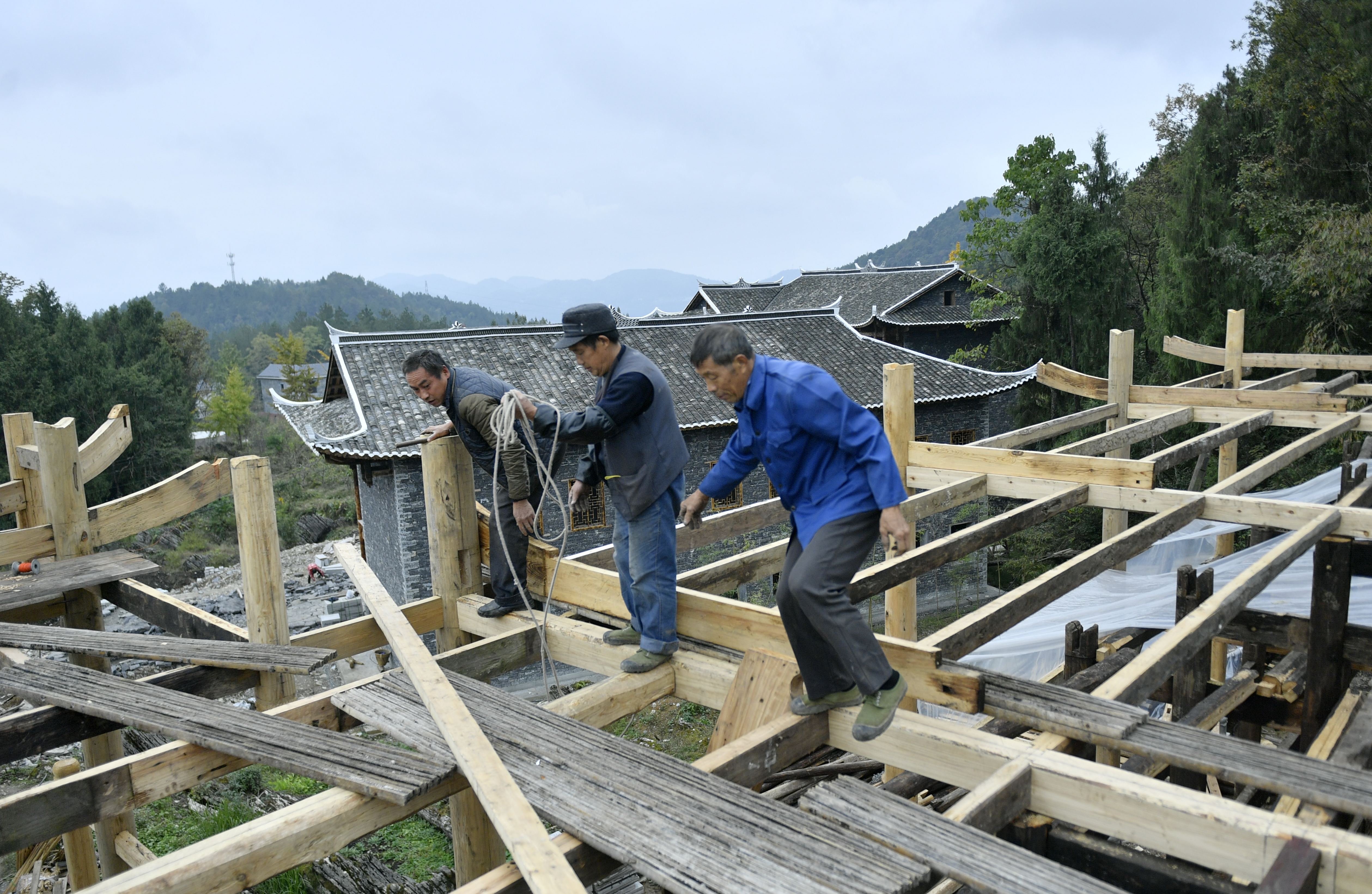 土屋建造图片