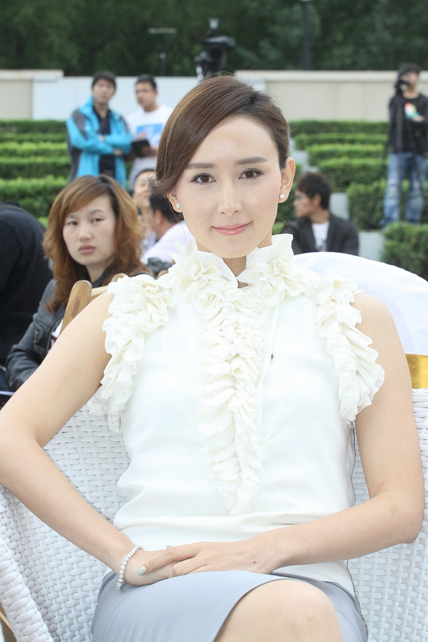 演员胡静说:"拍《人民的名义》,我第一次演女商人,在剧中,我同许亚军