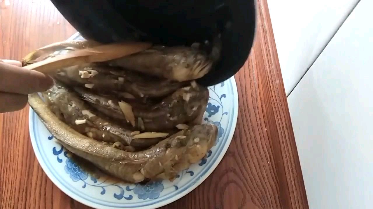 扔吧鱼怎么做好吃?这样酱鲜嫩还漂亮